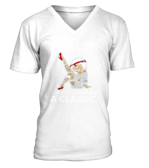 Betty Boop August girl I’m not getting old I’m just becoming a classic t-shirt V-Neck T-shirt