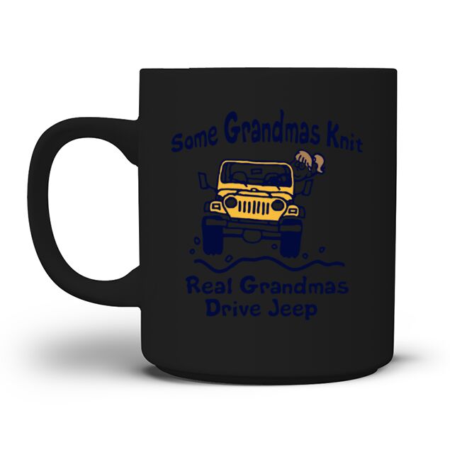 Some grandmas knit real grandmas drive jeep Men's T-Shirt Mug